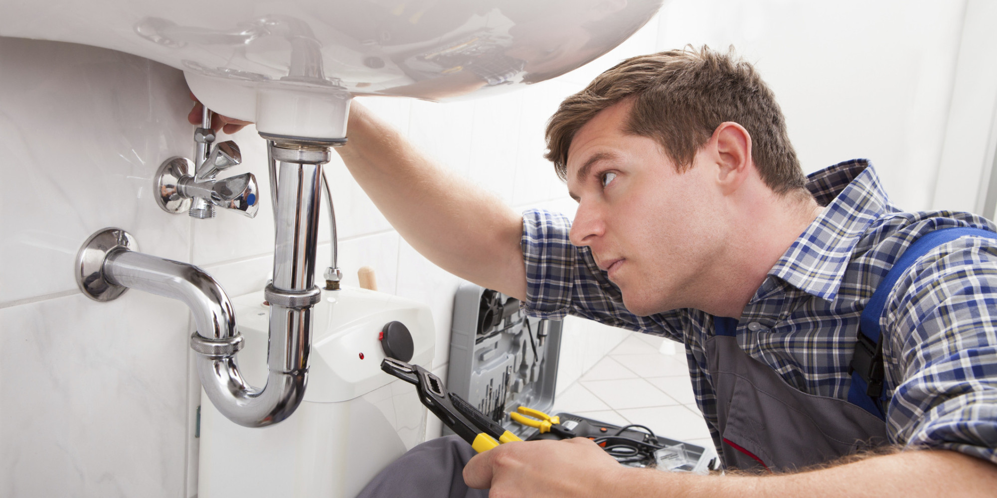 Tips For Hiring a Plumber For Your Bathroom and Kitchen
