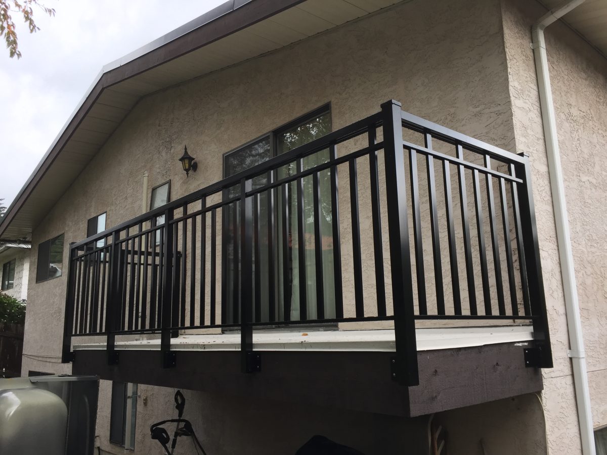 Sundeck Railings