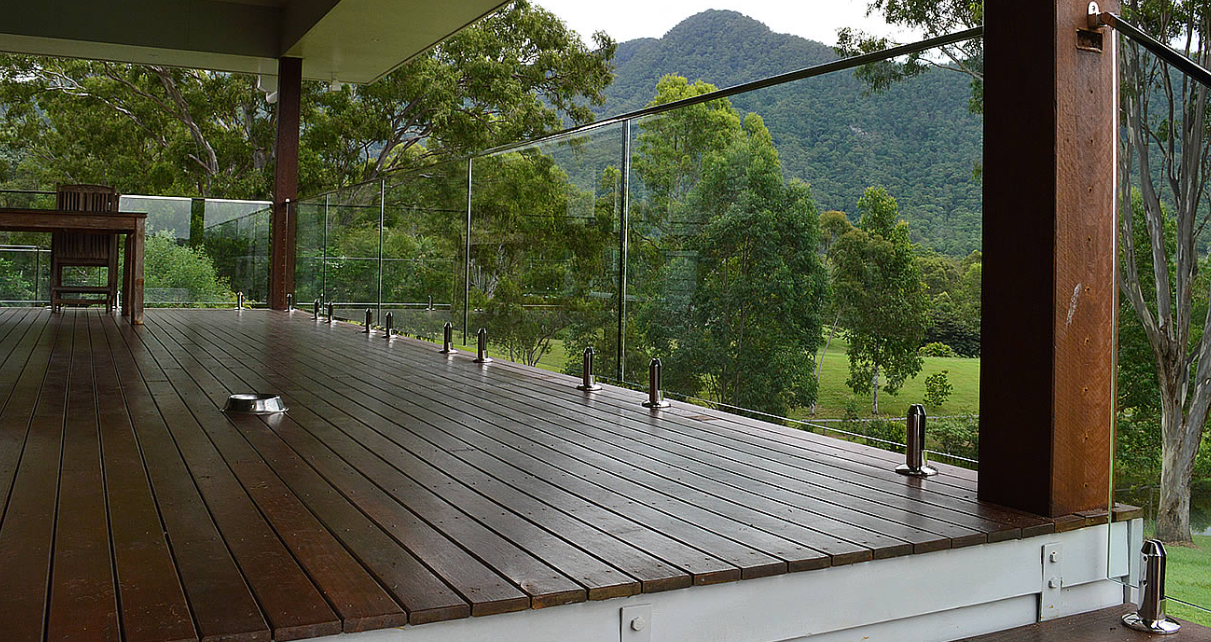 A frameless glass balustrade in Brisbane