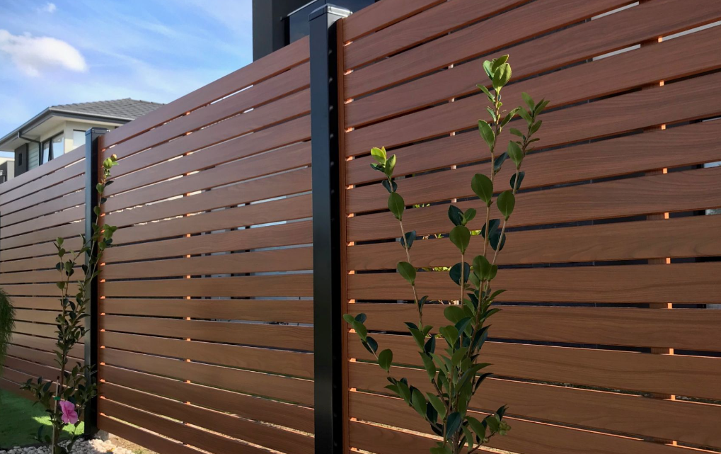 Aluminium slat fencing