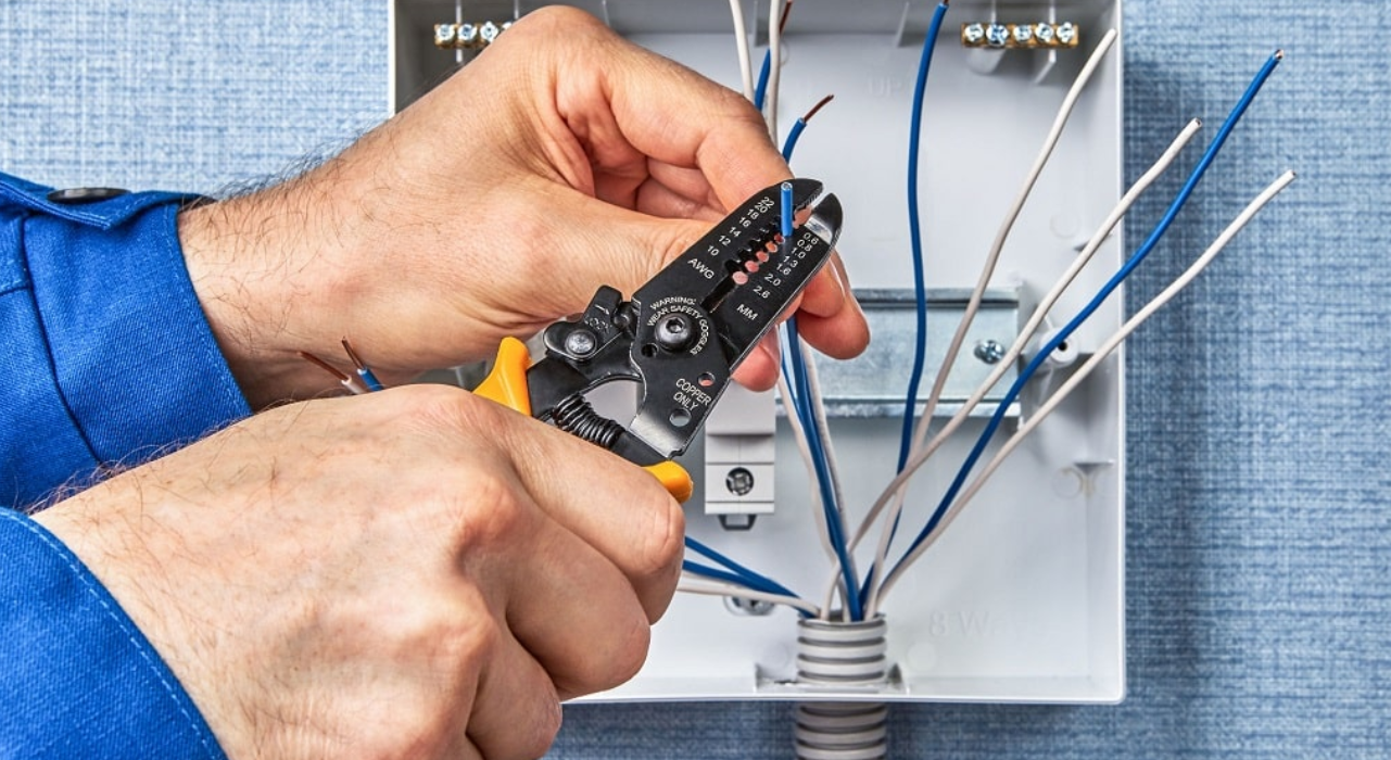 Why and When You Should Hire A Residential Electrician In Toronto?