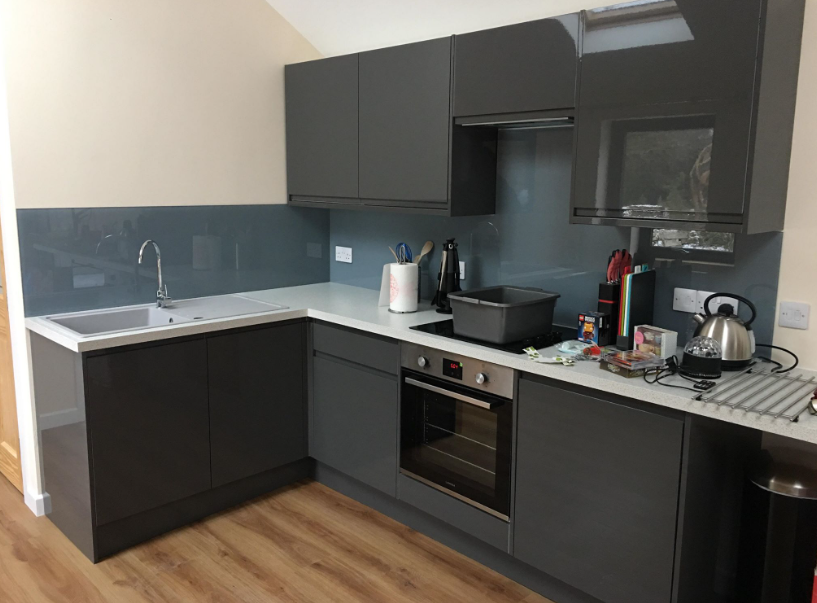 Dos And Don’ts Of Working With A Kitchen Splashback Company