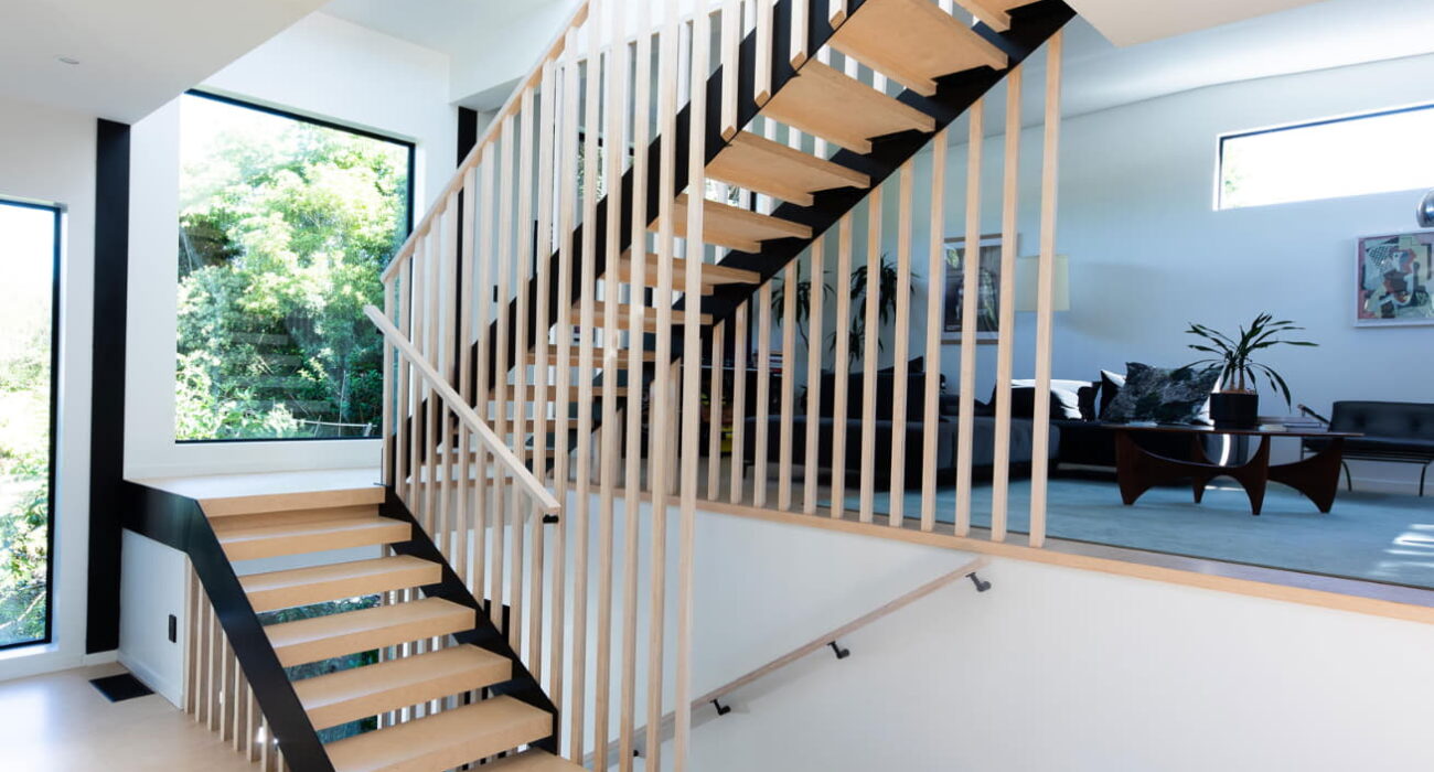 A Comprehensive Guide to Hiring a Staircase Builder