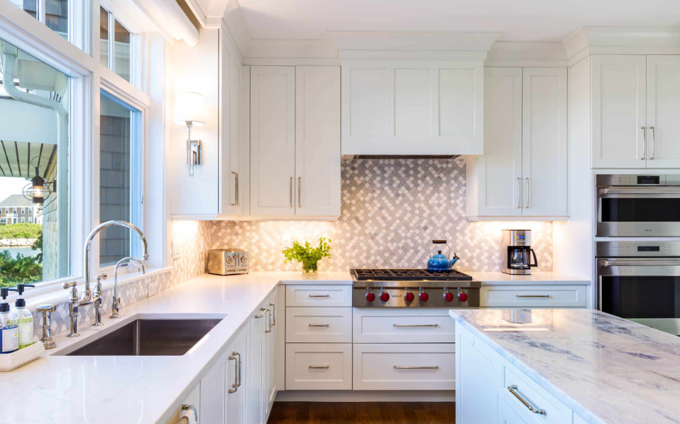 What Are the Benefits of Installing a Glass Backsplash?