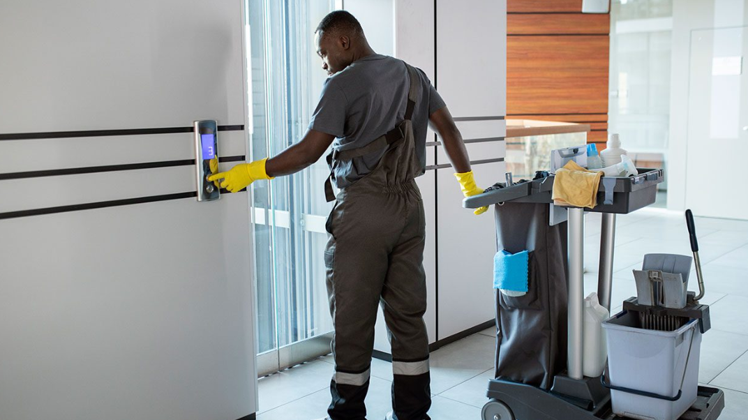 How Commercial Cleaners Contribute to a Healthier Workspace