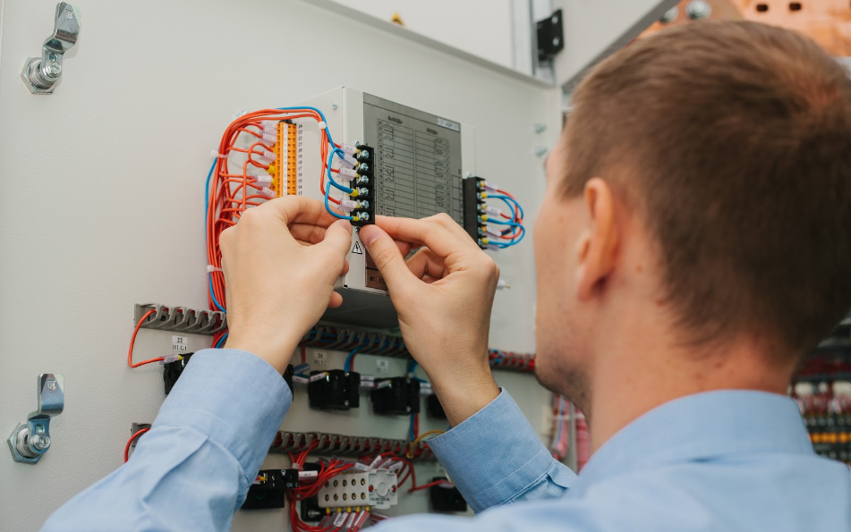 How a New Build Electrician Can Help Plan Your Construction Efficiently
