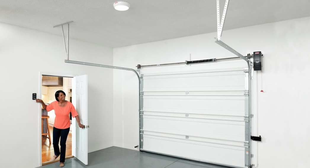 2 Major Types of Garage Door Opener for You to Choose From