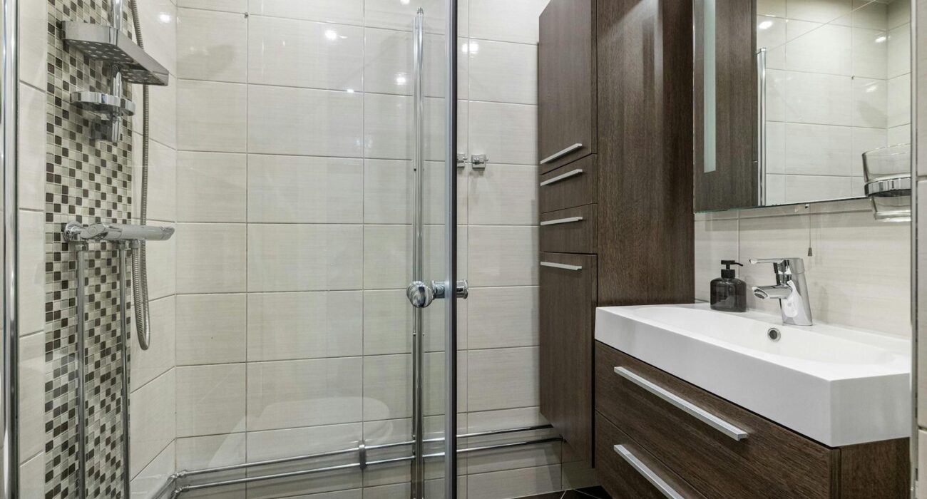 Sliding vs. Hinged Shower Doors: Choose the Perfect Fit for Your Bathroom