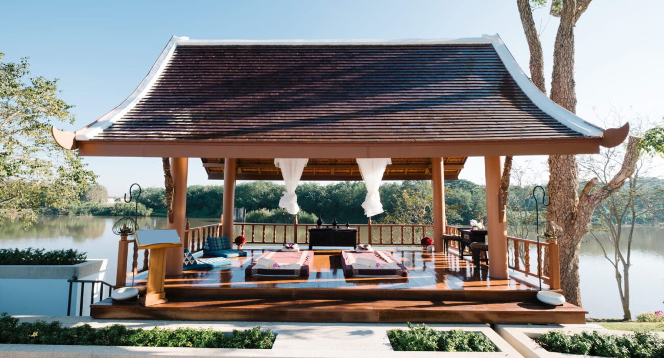 Transform Your Backyard with a Classic Wood Pergola