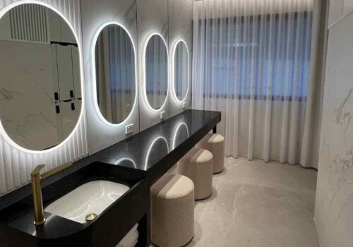 How Can Custom Mirrors Solve the Problem of Small, Dull Rooms?