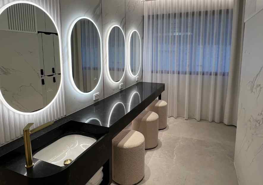 How Can Custom Mirrors Solve the Problem of Small, Dull Rooms?